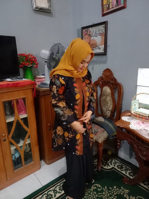 Grosir Terlaris Genes Jelita Tunic Navbor Yelbor Whitbor Creambor Tunik Batik Modern Hrb052