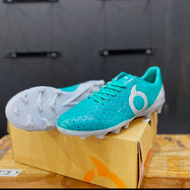sepatu bola ortuseigh medians fg