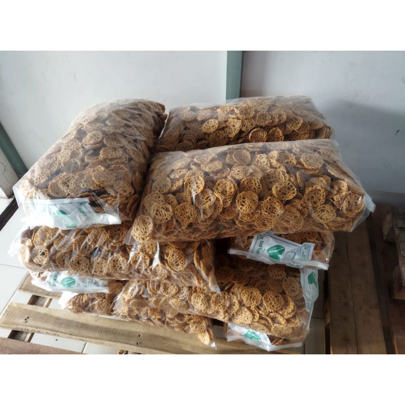 

Kerecek Kerupuk Uyel (Kerupuk Mentah)