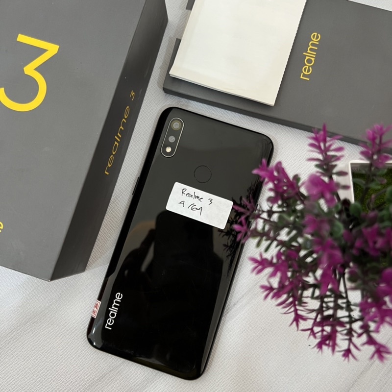 REALME 3 Ram 4GB internal 64GB Second Garansi resmi masih panjang