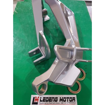 Dudukan Step Blade Revo Absolute Besi FootStep Belakang Lokal