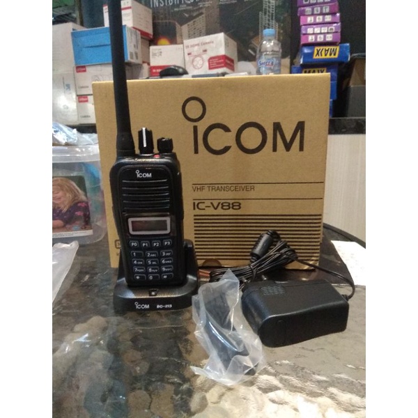 Ht Icom V88 IC - V88 VHF 136 - 174 mhz ht handy talkie