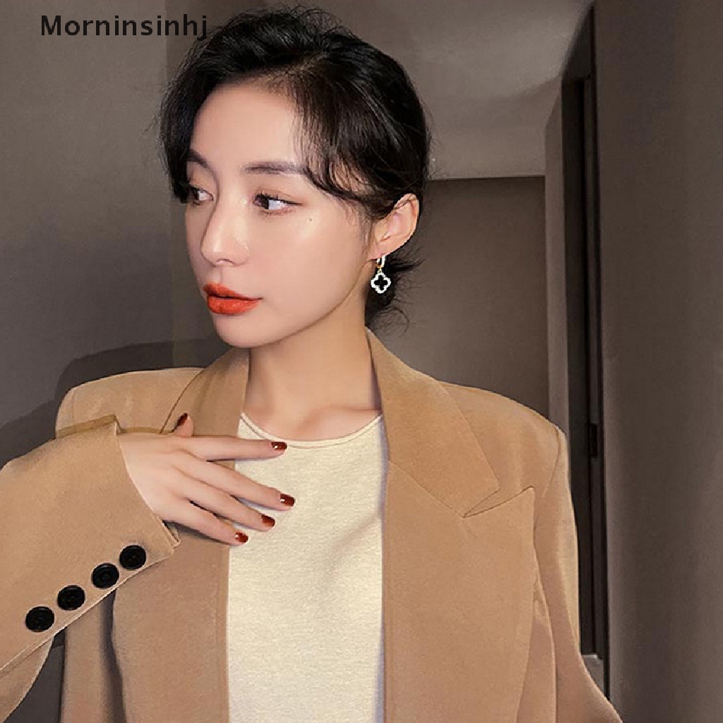 Mornin 1pasang Anting Semanggi Beruntung Clover Stud Earrings Lucu Fashion Anting Sederhana Sparkly Black/Green Geometric Flower Statement Earrings Untuk Perempuan id