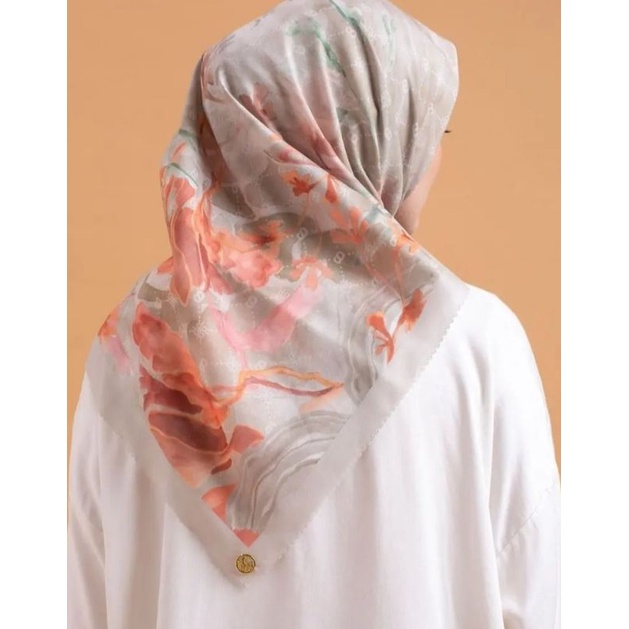 Buttonscarves x Riamiranda The Xanadu Series In Abalone