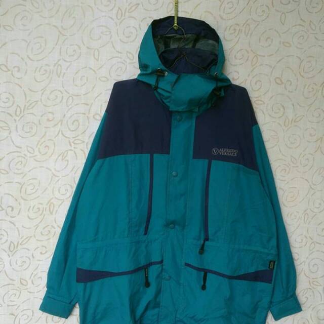 Jaket outdoor second versace dan lotto