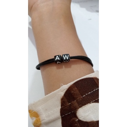 Gelang Tangan Inisial