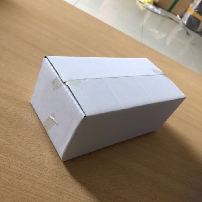 

kardus/kotak /box 20cmx10cmx8cm putih. Min Order 20pcs