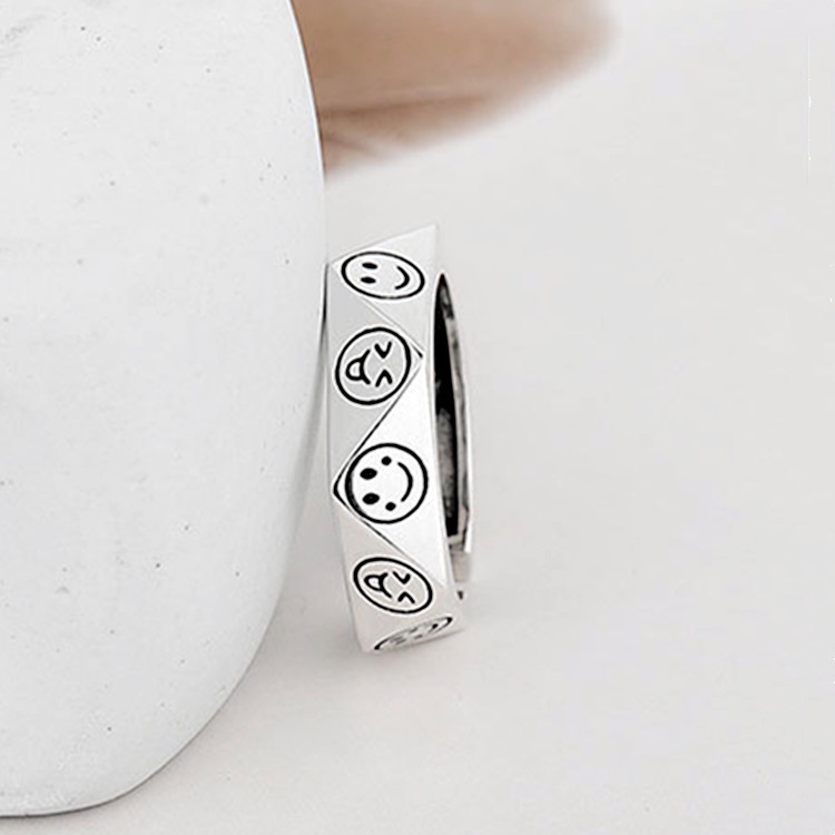 Cincin Desain smiley face Aksen Berlian Untuk Wanita