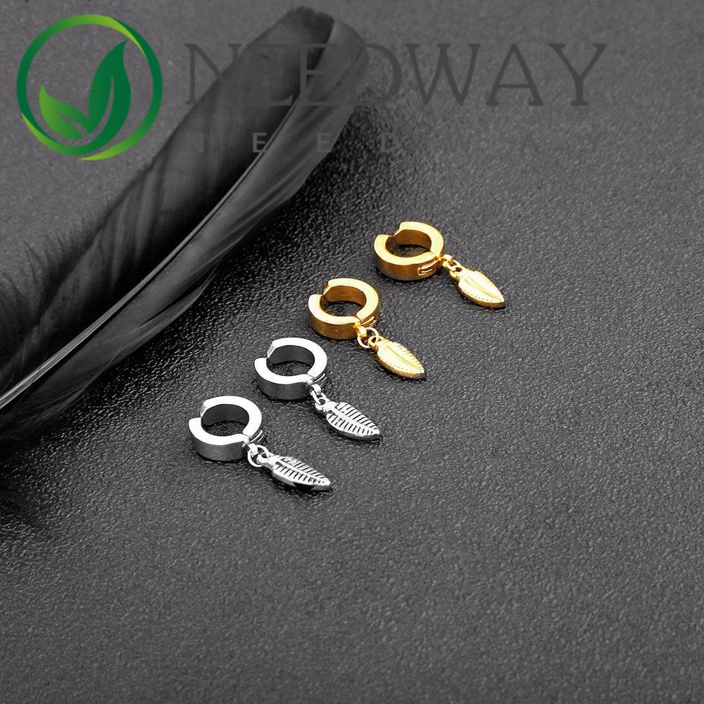 Anting Stud Tanpa Tindik Bentuk Daun Bahan Stainless Steel Gaya Korea Untuk Pria Dan Wanita