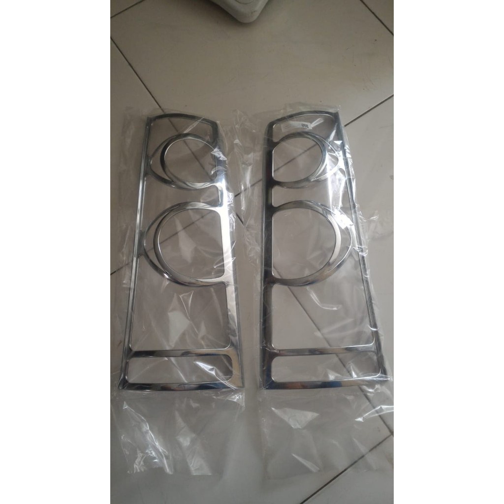 Garnish Lampu Belakang Avanza / Xenia VVTI Chrome 2006 - 2011