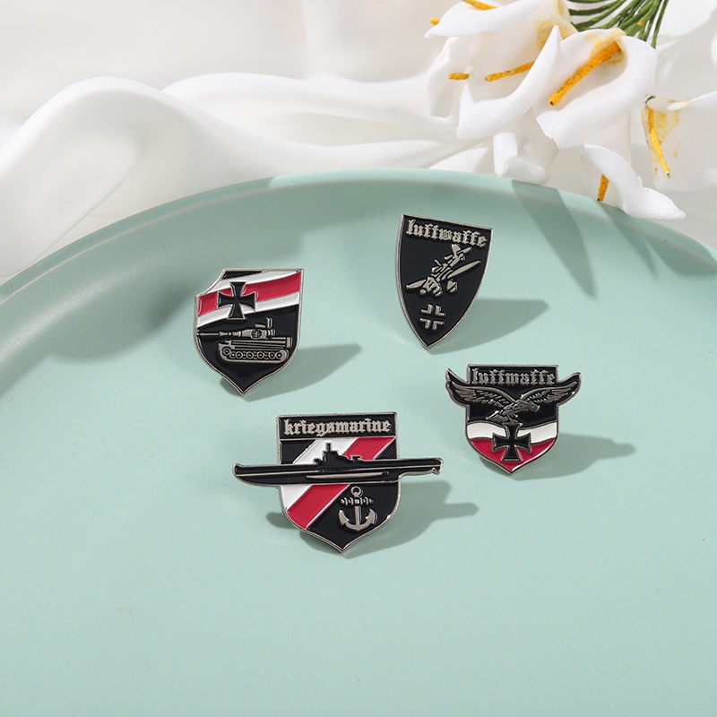 Perang Dingin Enamel Pin German Tank Pemboman Pesawat Kapal Perang Elang Lencana Bros Kerah Pin Retro Perhiasan Hadiah