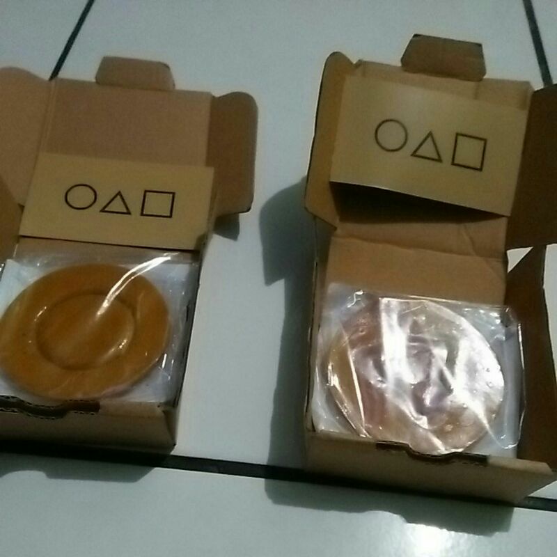 

Dalgona Candy Squid Game( Dalgona Candy+Tsk Gigi+Squid Card)