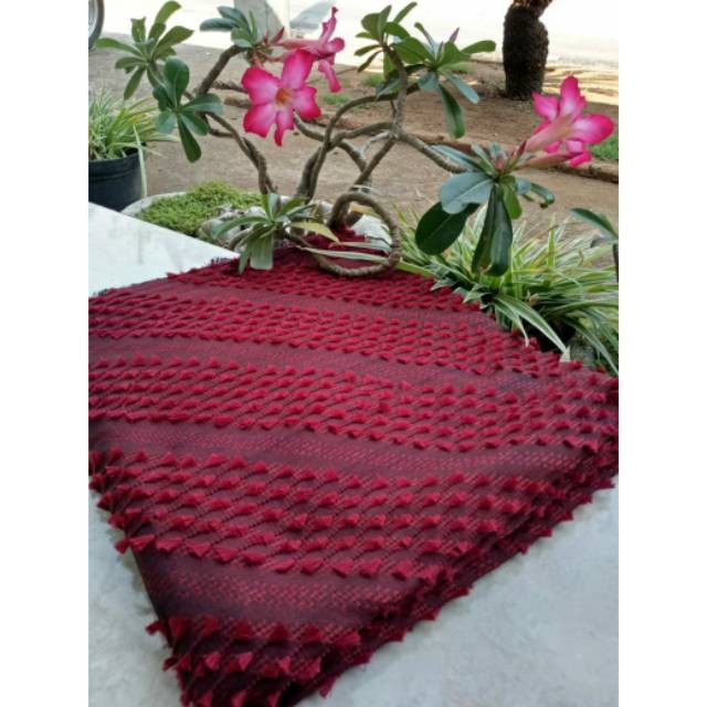 Kain tenun sutra bulu