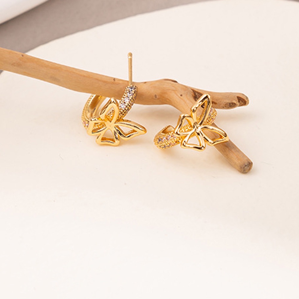 Anting Stud Desain Hewan Butterfly Bahan Metal Lapis Emas Untuk Wanita