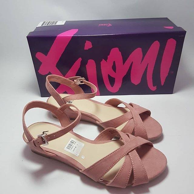 Sepatu wanita fioni julia. SALE PAYLESS.