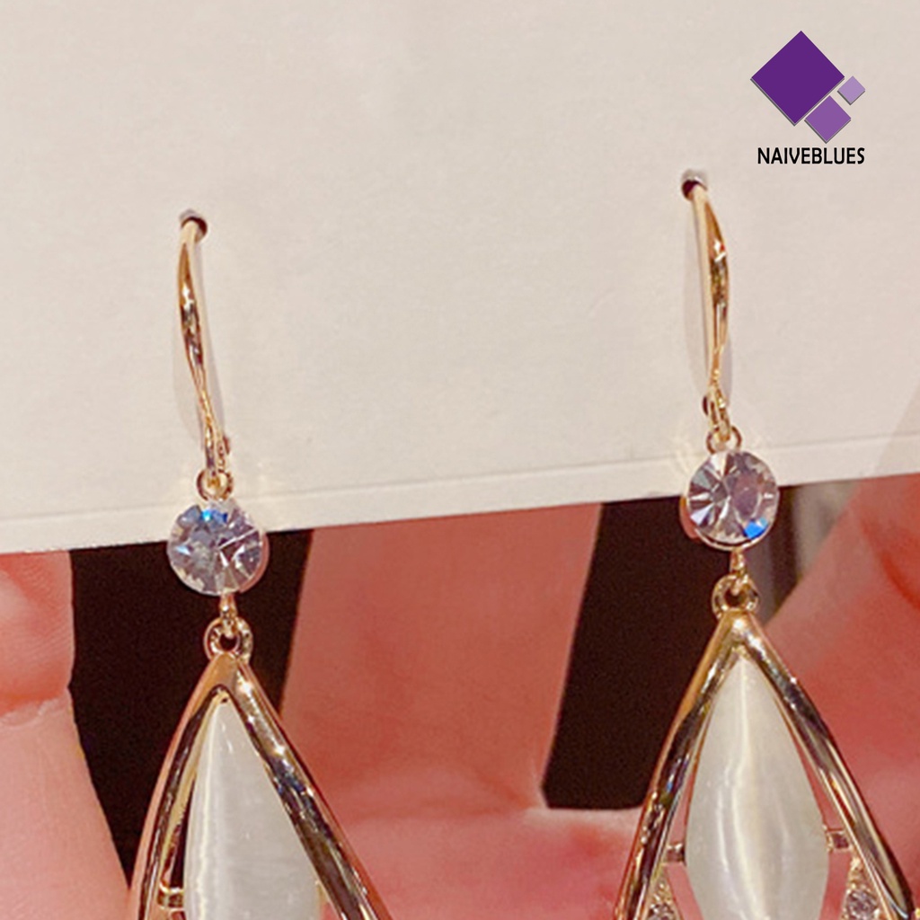 1 Pasang Anting Kait Bentuk Belah Ketupat Aksen Berlian Imitasi Bahan Alloy Untuk Pesta