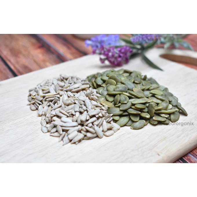 

PROMO ENAK Roasted Mix Sunflower Pumpkin Seeds ( Panggang ) - 250 Gr Terlaris