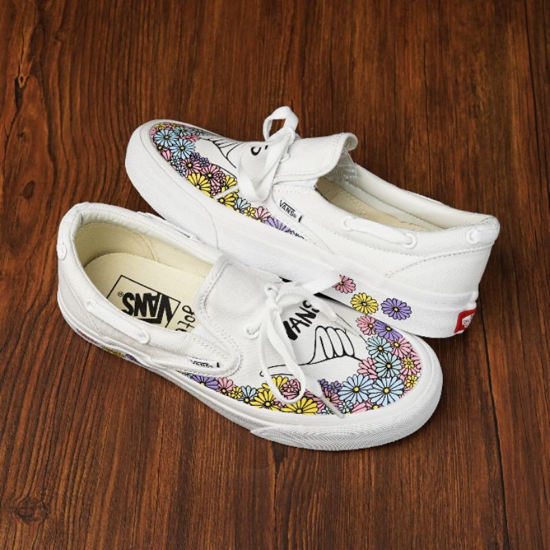 VANS SLIP ON WHITE FLOWERS