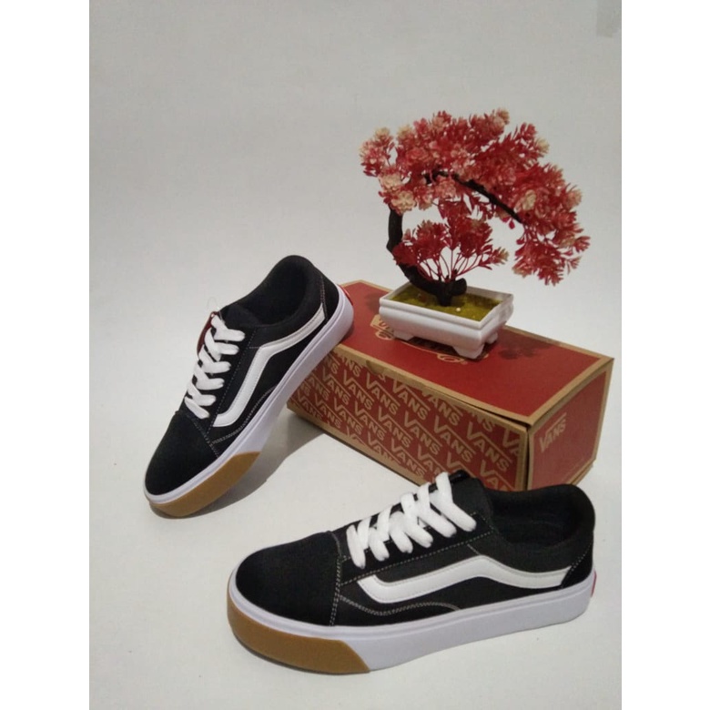 Promo sneaker pria wanita casual sekolah,kerja,fashion import trend 2021 Vans_Old skool