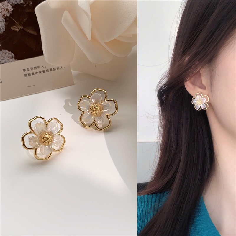 Anting Tusuk Motif Bunga Kecil Simple Trendy Untuk Wanita