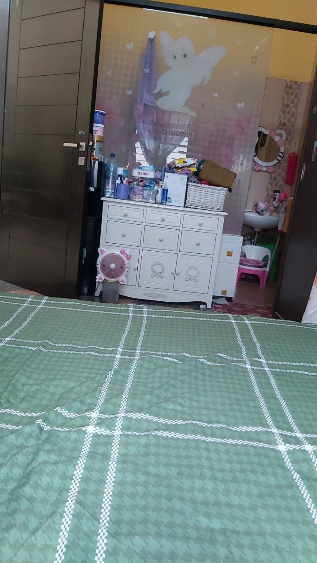 Aeri Tunik Asimetris Giwang Puting