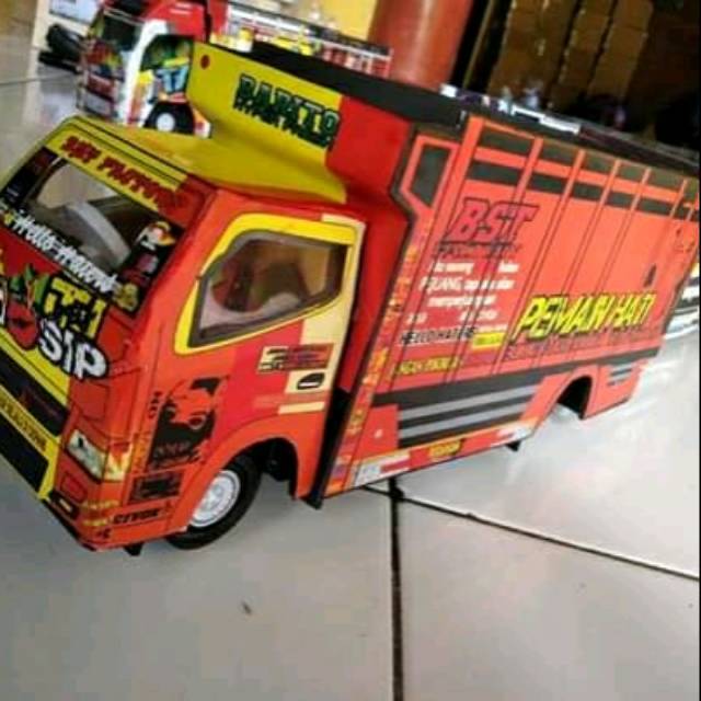 Miniatur truk/mainan anak laki-laki/koleksi/pajangan/figuran oleng anti gosip interior non bukaan fu