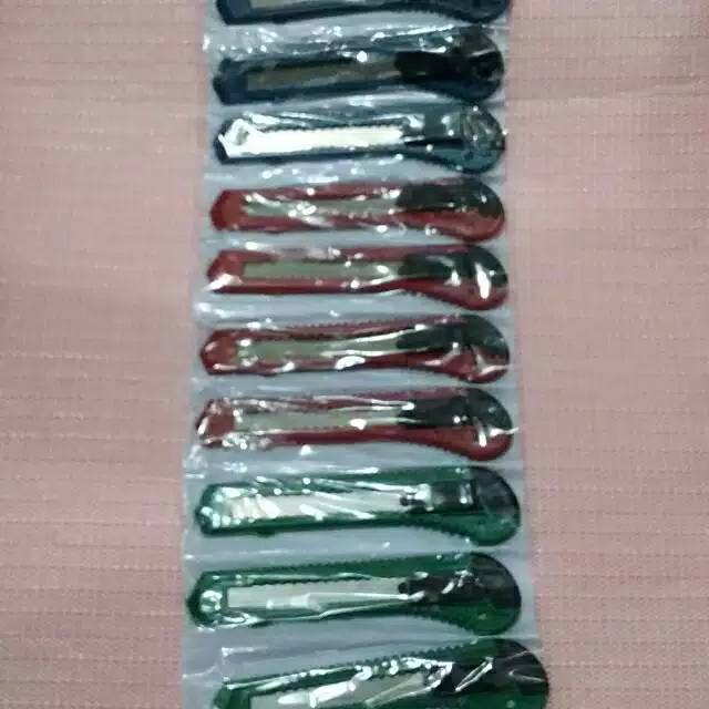 

Pisau cutter besar isi 12 pcs.