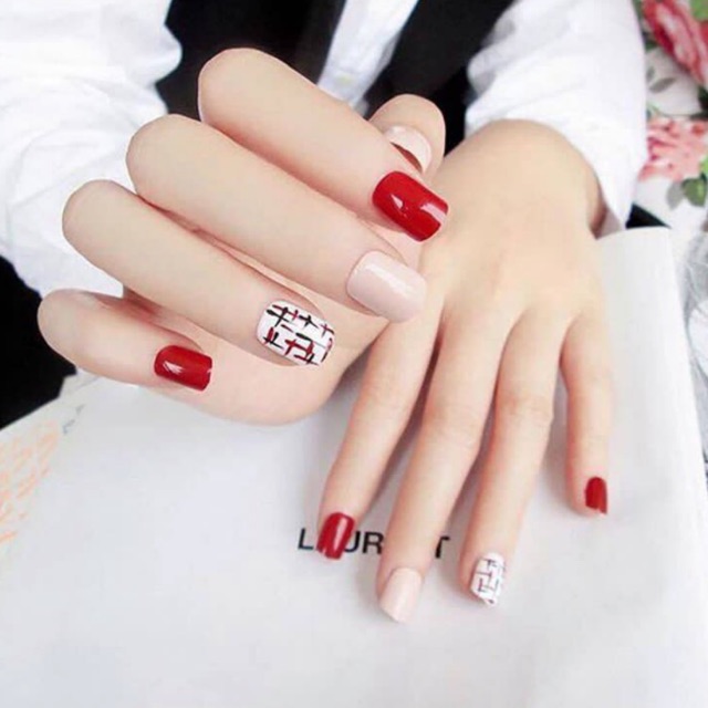 

24TIPS FAKENAILS MOTIF