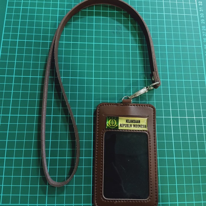 

ID CARD TALI COKELAT DOFF 4 SLOT KEJAKSAAN REPUBLIK INDONESIA