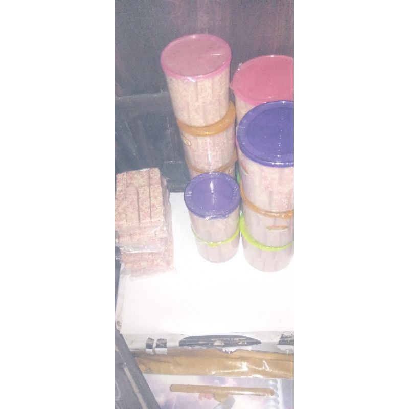 

tenteng / rengginang asem manis
