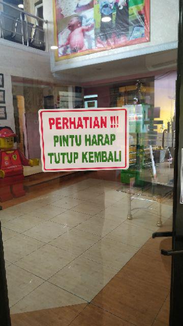 Besar Sign Board pintu Harap Tutup Kembali Acrylic / Akrilik Bagus