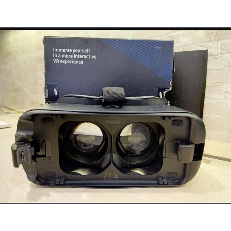 Samsung gear VR with Controller SM-325 2017