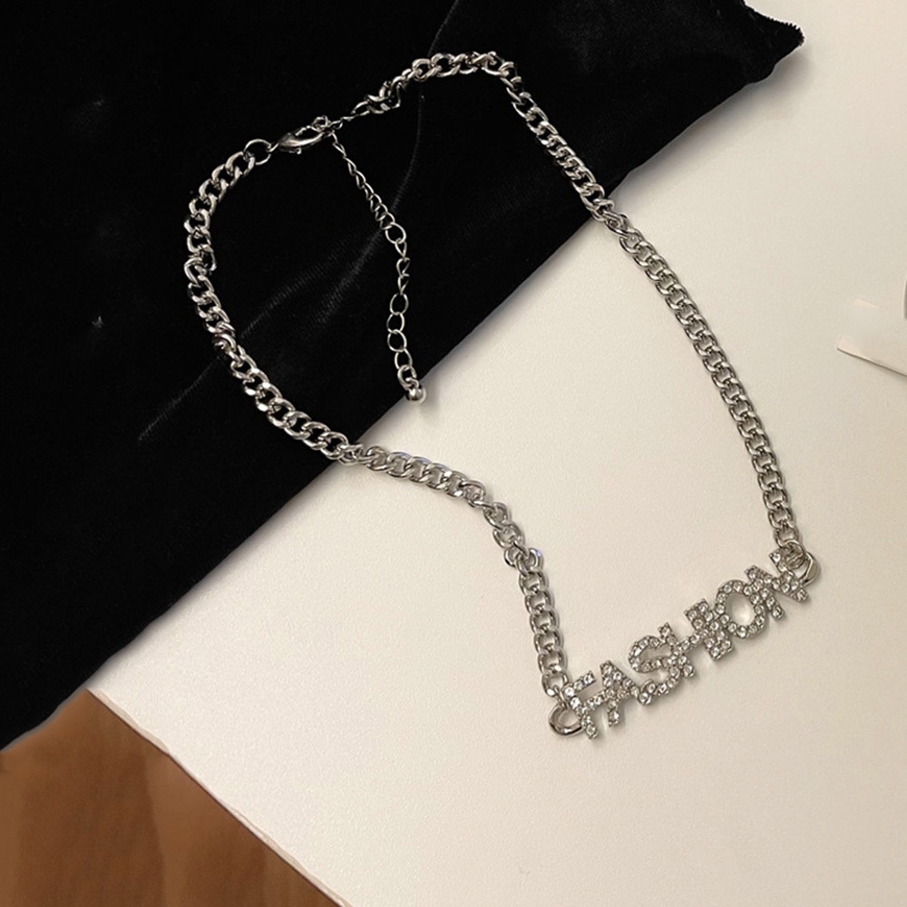 Kalung Rantai Choker Liontin Huruf Aksen Berlian Imitasi Lapis Silver Untuk Wanita