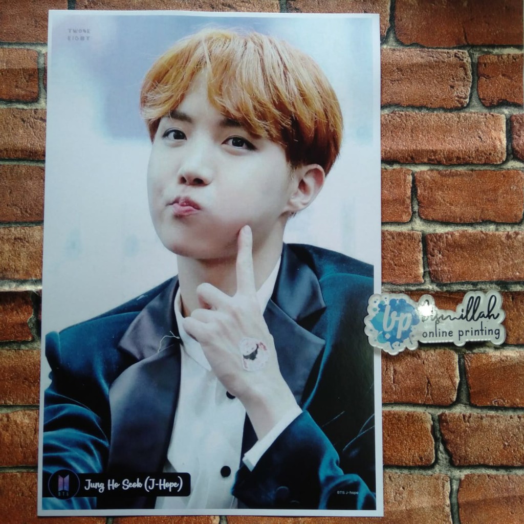 

Poster personil BTS (Jung Ho Seok)