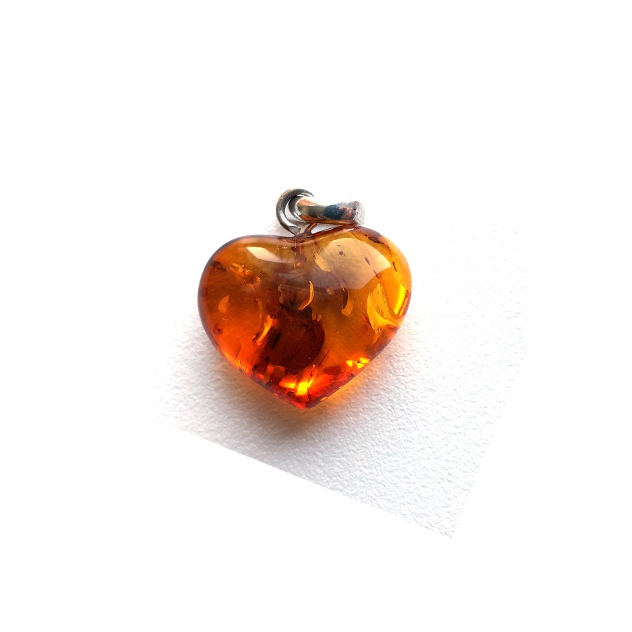 Natural Baltic amber Heart pendant JS183