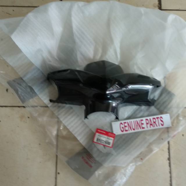 Batok Depan Totok Cover Stang Vario Techno 110 Karbu Hitam Abu 53205-KVB-T00AFB Ori Orginal Ahm