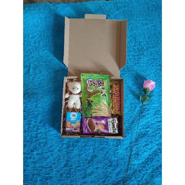 

hampers box_ hampers snack_ hampers murah_ kado murah_kado istimewa_kado hampers_Alzam Kado