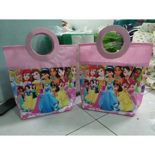 

Tas ultah gagang bulat