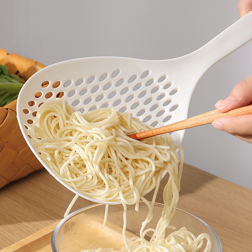 【COD Tangding】Large Slotted Kitchen Long Handle Plastic Scoop Noodles Household Hot Pot Dumplings Drain Filter Soup Spoon