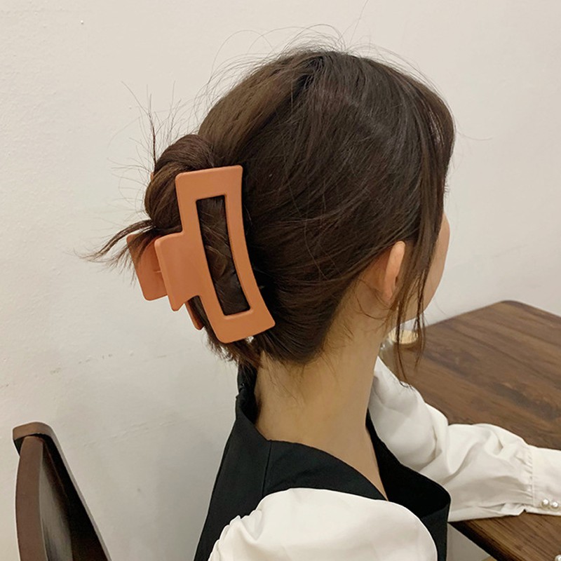 Jepit Rambut Salon Model Kotak Bolong 8 Cm / Jedai Salon Matte Gaya