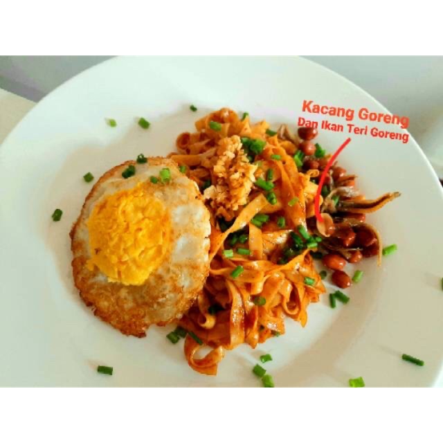 

Mie goreng khas kalimantan / kwetiaw goreng / mie instan / mie instan khas kalimantan