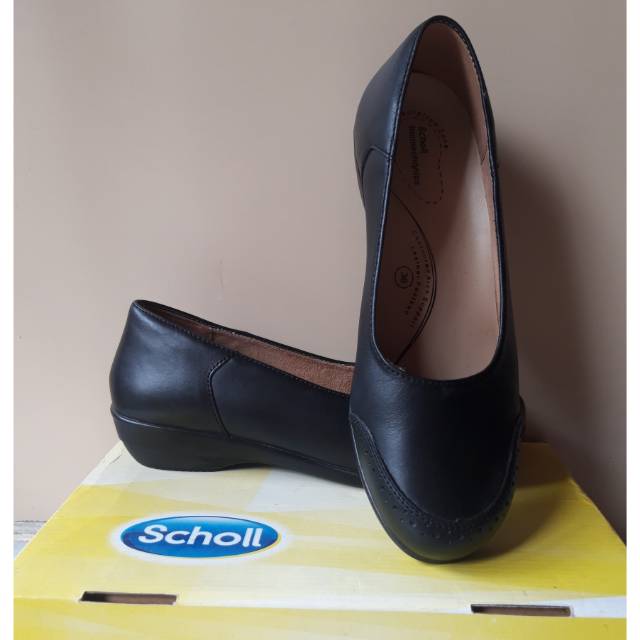 Preloved wedges scholl