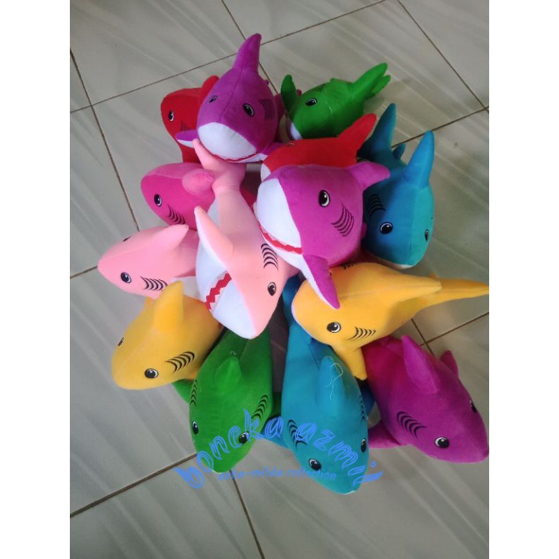 Boneka ikan hiu baby shark ukuran 35cm