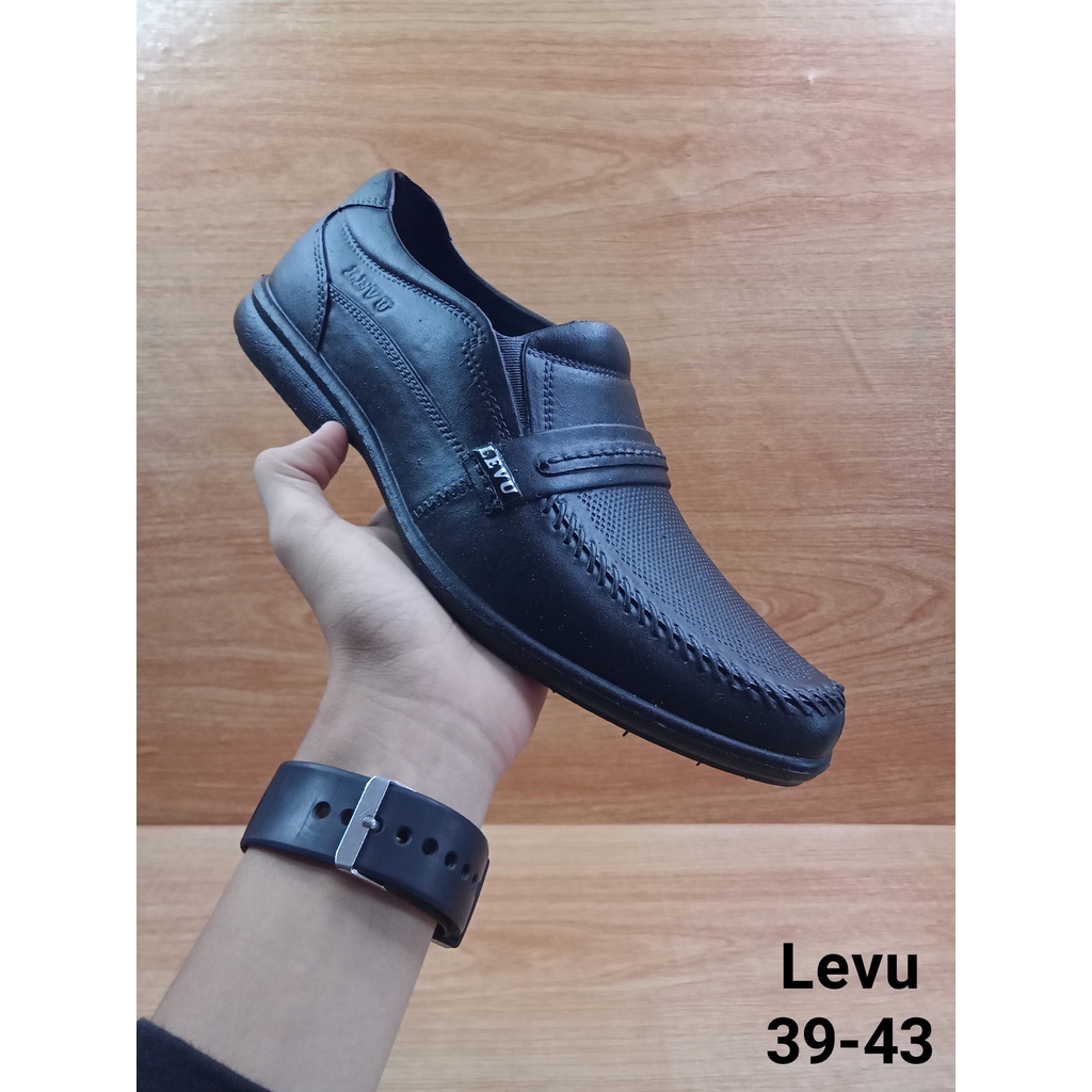 (COD) Sepatu Pantofel Karet Pria Levu Motif Polos