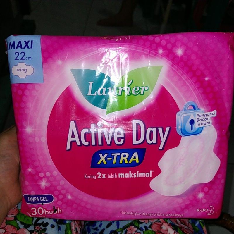Pembalut Wanita Laurier Active Day with Wing (Bersayap)