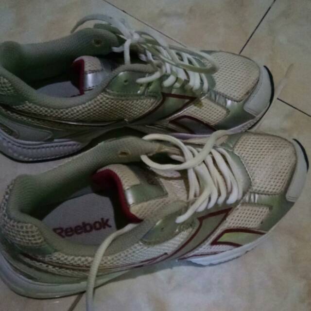 Sepatu Rebook