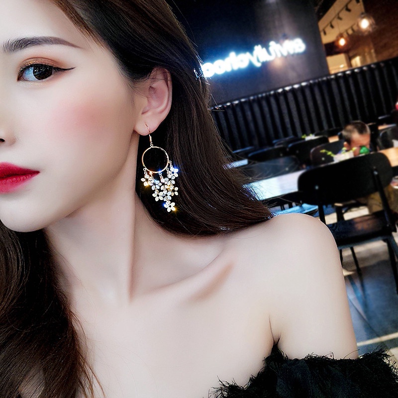 Anting Gantung Panjang Model Rumbai Gaya Korea Untuk Wanita 2020