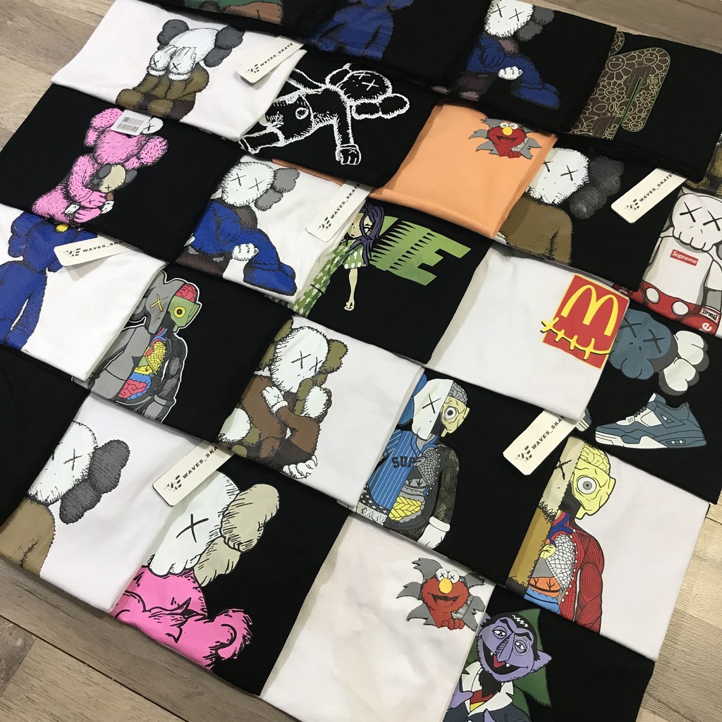 KAOS UNIQLO x KAWS (SUMMER UT GRAPHIC BLACK) - 100% COTTON - TERLARIS-1