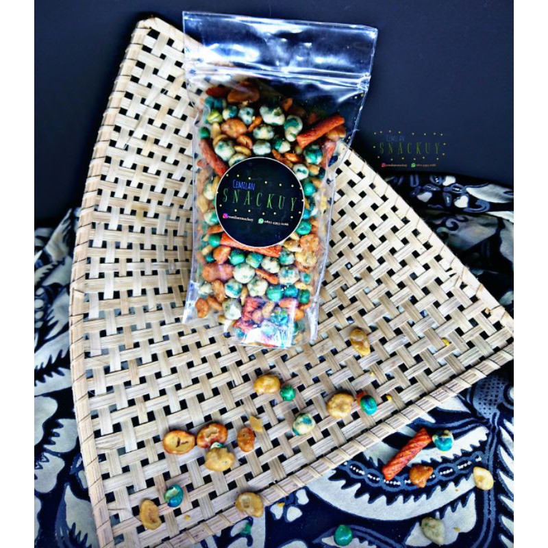 

Kacang Campur Pedas/kacang kekinian