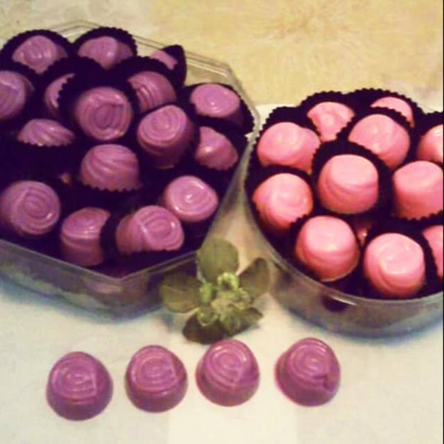 

Coklat praline isi strawbery n bluebary